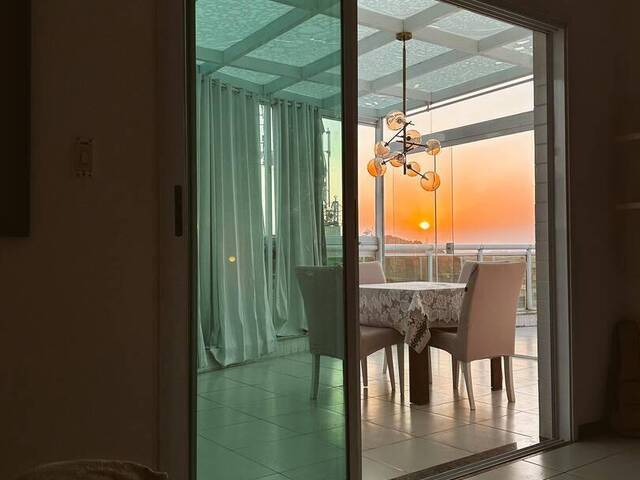 Pôr do Sol no Sofá da Sala