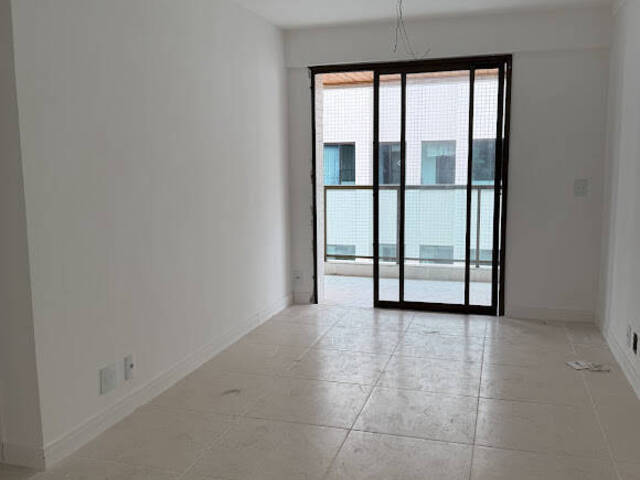 #32 - Apartamento para Venda em Cabo Frio - RJ