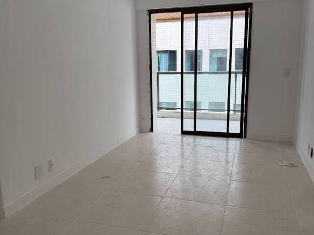 #173 - Apartamento para Venda em Cabo Frio - RJ